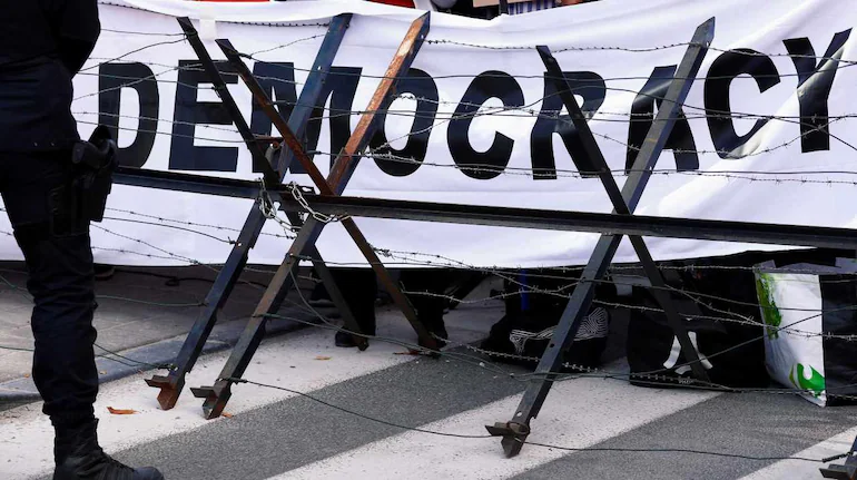 US midterms threaten democracy-awwaken.com